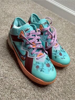 LeBron 18 Low x Mimi Daughters